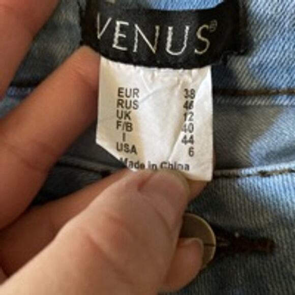 Venus Heart Floral Embroidered Jeans Women’s Size 6 Light Wash Y2K Boho Denim - Picture 3 of 5